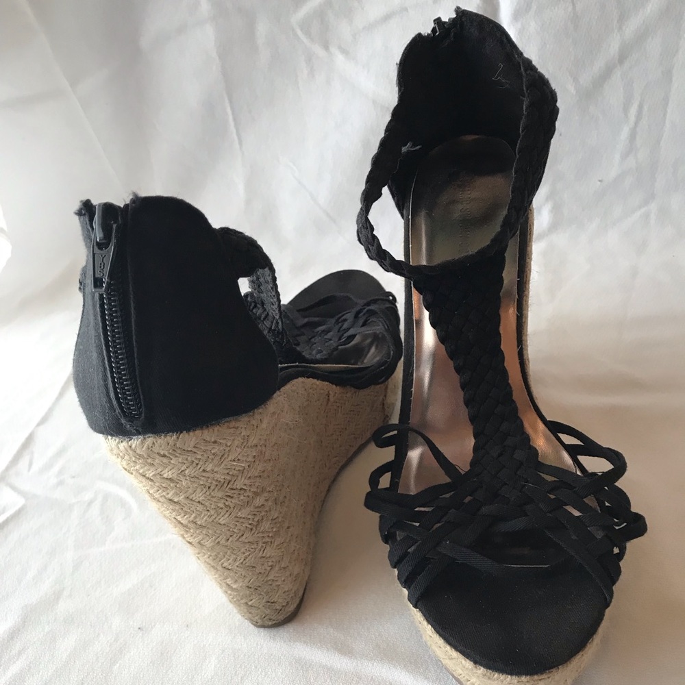 Strapped wedges
